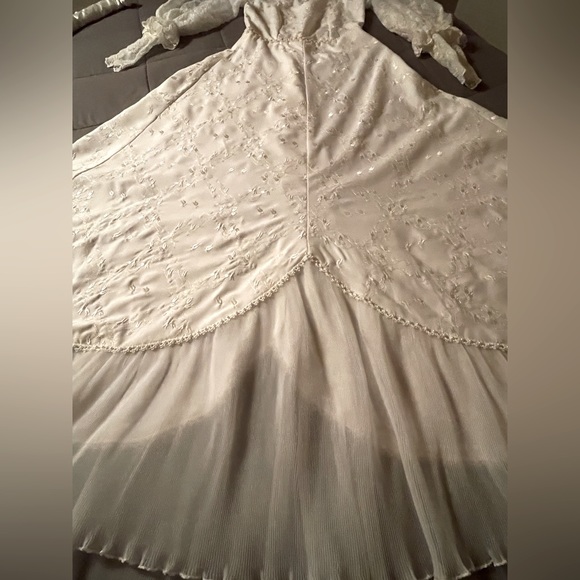 Gunne Sax Style Handmade Wedding Dress. - Picture 11 of 15